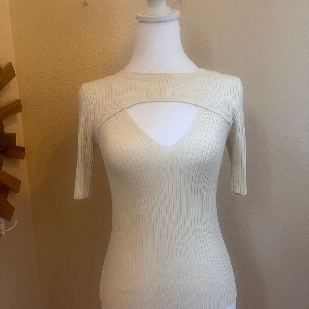 Vero Moda Short Sleeve Cut-Out front Sweater Slim-Stretch Size Small - Ivory